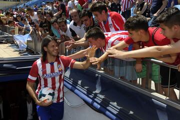 El jugador argentino fichó el verano de 2013 por el Atlético de Madrid, tras quedar libre en julio. Comenzó la pretemporada y dos meses después, el Manchester City pagó 5 M€ por él dejando el club rojiblanco sin haber debutado en partido oficial. 