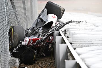 Así ha quedado el monoplaza de Zhou Guanyu tras el accidente.