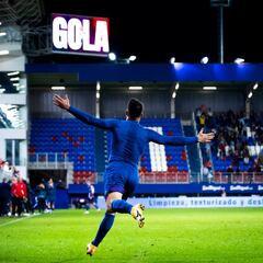 Quique se estrena en Ipurua tras más de tres años de armero