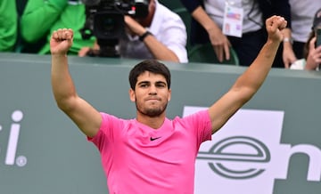 El tenista español ha ganado a Daniil Medvédev en la final de Indian Wells y recupera el número uno del ránking mundial. Alcaraz acumula ocho títulos (uno de Grand Slam, tres de Masters 1.000, dos en ATP 500 y dos en ATP 250) en 11 finales y tiene un balance de 14-9 ante jugadores del top-10.