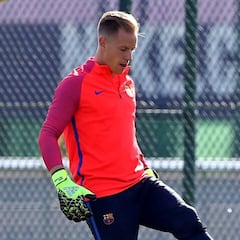 Ter Stegen se reincorpora al grupo; Messi e Iniesta, no