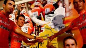 <b>PREPARADOS. </b>Egoi, Alan Pérez, Oroz y Verdugo se despidieron ayer en el tradicional acto de Euskaltel.