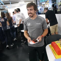 La fiesta del 36 cumpleaños de Alonso en Hungaroring