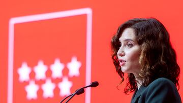 La presidenta de la Comunidad de Madrid, Isabel Díaz Ayuso, interviene durante el acto de entrega los Premios 7 Estrellas del Deporte de la Comunidad de Madrid, en la Real Casa de Correos, a 17 de octubre de 2022, en Madrid (España). El Premio Siete Estrellas del Deporte en las ediciones 2019 y 2022 han recaído en el exjugador del Real Madrid de fútbol Marcelo Vieira (2020) y el piloto de Fórmula 1 Carlos Sainz (2019) y en la categoría femenina, en la jugadora de rugby Patricia García (2020) y en la subcampeona paralímpica de atletismo Sara Martínez (2019). Con estos premios, que otorga la consejería de Cultura, Turismo y Deporte, el Ejecutivo autonómico reconoce a la labor realizada por las personas o entidades que hayan destacado significativamente en la promoción, fomento y desarrollo del deporte en la región, en alguna de las nueve modalidades que los componen.
17 OCTUBRE 2022;DEPORTE;SIETE ESTRELLAS;PREMIO;COMUNIDAD DE MADRID;MASCULINO;FEMENINO;PREMIOS;DEPORTE
Alberto Ortega / Europa Press
17/10/2022