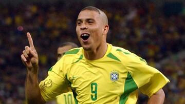 Ronaldo Nazario había deslumbrado al planeta en el Mundial de Corea y Japón 2002, siendo el líder de la campeona Brasil, y a Florentino Pérez se le puso entre ceja y ceja hacerse con los servicios del astro brasileño, que en esos momentos pertenecía al Inter de Milán. Las negociaciones se extendieron durante todo el verano y el traspaso no se oficializó hasta las 23.00 horas del 31 de agosto. Ronaldo llegó al Real Madrid por 45 millones de euros y anotó 104 goles en 177 partidos oficiales con la camiseta blanco aunque eso sí, no ganó ninguna Champions.