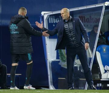 Cambio de Benzema por Gareth Bale