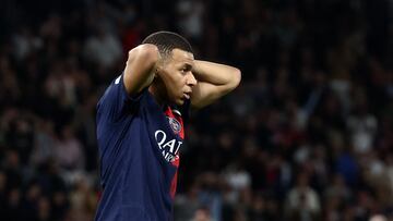 Soccer Football - Ligue 1 - Paris St Germain v Clermont - Parc des Princes, Paris, France - April 6, 2024 Paris St Germain's Kylian Mbappe reacts after a missed chance REUTERS/Stephanie Lecocq