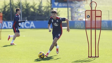El lateral zurdo Rafael Obrador, durante un entrenamiento del Deportivo.