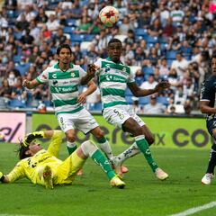 Carlos Acevedo saludó a aficionados de Rayados