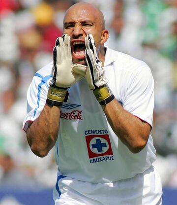 El ‘Conejo’ es el último campeón del Cruz Azul que sigue en activo. El portero de 45 años de edad debutó en 1993 con la ‘Máquina’ y ganó el recordado torneo de Invierno 1997 con el club.