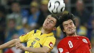 <B>SIN FÚTBOL.</B> Suizos y ucranianos disputaron un encuentro escaso de fútbol y de ideas.