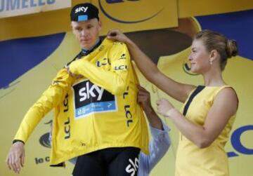 Chris Froome mantiene el mailot amarillo un día más y hoy ganó tiempo frente a sus perseguidores.