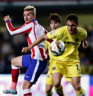 Antoine Griezmann con Víctor Ruiz.