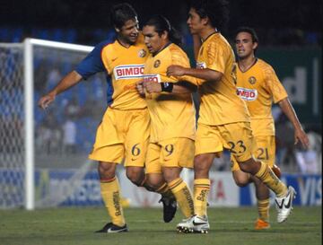 Unas de las tantas alegrías que Cabañas le dio a la afición americanista sucedió en la Copa Libertadores. Con dos goles suyos, el América le remontó al Flamengo en su propia cancha en lo que es una de las victorias más recordadas en la historia del equipo.