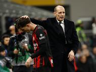 Soccer Football - Serie A - AC Milan v Lecce - San Siro, Milan, Italy - January 18, 2026 AC Milan coach Massimiliano Allegri reacts with Christian Pulisic after he was substituted REUTERS/Alessandro Garofalo