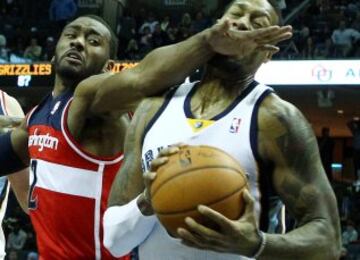 James Johnson de los Grizzlies ante John Wall de los Wizards.