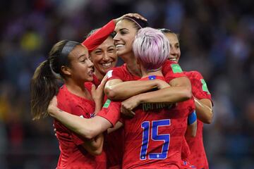 Estados Unidos demostró porque es el campeón del mundo y máximo favorito a llevarse el título en Francia. Alex Morgan fue la gran figura con cinco anotaciones. 