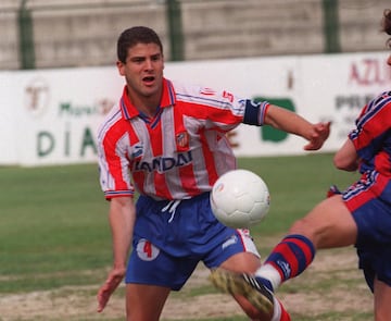 Jugó de defensa en el Atlético de Madrid B desde 1994 a1998