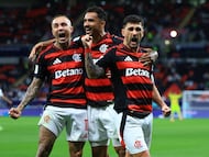 Soccer Football - FIFA Intercontinental Cup - Challenger Cup - Flamengo v Pyramids FC - Ahmad Bin Ali Stadium, Al-Rayyan, Qatar - December 13, 2025 Flamengo's Danilo celebrates scoring their second goal with Everton and Giorgian de Arrascaeta REUTERS/Thaier Al-Sudani
