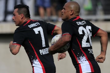 Esteban Paredes cumple 37 años de edad. En su carrera profesional ha jugado en Santiago Morning, Puerto Montt, Pachuca Junior de México, Cobreloa, Colo Colo, Atlante y Querétaro de Mexico. En la selección chilena participa regularmente desde 2006.