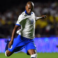 Brasil atenta a Fernandinho antes de viajar a Porto Alegre