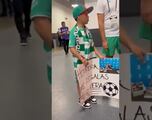 Niño quería la playera de Héctor Herrera, no lo logró, pero consiguió algo mejor