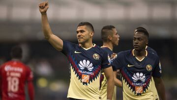 Henry Martín celebra uno de sus goles que ha conseguido con el América.