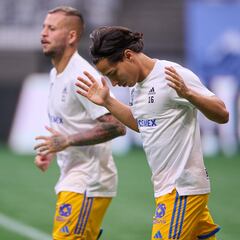 Diego Lainez, baja contra Pumas