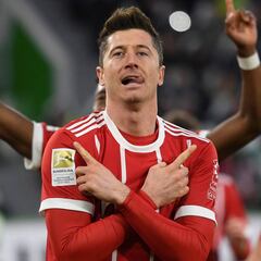 Esto es un delantero: roja forzada, asistencia, doblete... ¡Lewandowski!