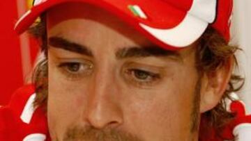 Alonso responde a las preguntas de los aficionados.