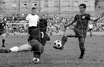 El legendario delantero alemán, Gerd Müller, falleció este domingo a los 75 años. Brilló en Bayern Múnich y se convirtió en el máximo goleador de la historia de la Bundesliga. Con su Selección ganó el Mundial de 1974.