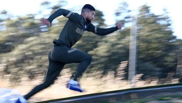 Felipe, del Atlético, corre por la rampa de San Rafael.