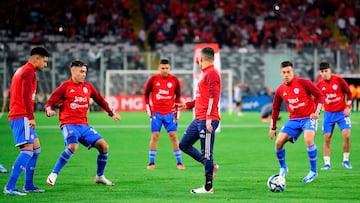 Futbol, Chile vs Peru
Tercera fecha, eliminatorias al mundial 2026.
El jugador de la seleccion chilena Charles Aranguiz es fotografiado durante el partido de clasificacion al mundial 2026 contra Peru disputado en el estadio Monumental de Santiago, Chile.
12/10/2023
Jose Alvujar/Photosport
Football, Chile vs Peru
3nd turn, 2026 World cup qualifiers.
Chile player Charles Aranguiz is pictured during the 2026 World Cup qualifier match against Peru held at the Monumental stadium in Santiago, Chile.
12/10/2023
Jose Alvujar/Photosport