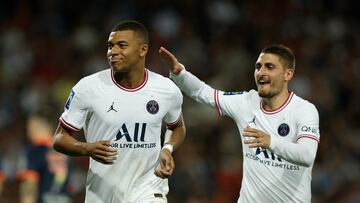 Soccer Football - Ligue 1 - Montpellier v Paris St Germain - Stade de la Mosson, Montpellier, France - May 14, 2022 Paris St Germain's Kylian Mbappe celebrates scoring their fourth goal with Marco Verratti REUTERS/Benoit Tessier