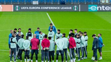 El equipo, en Poznan.