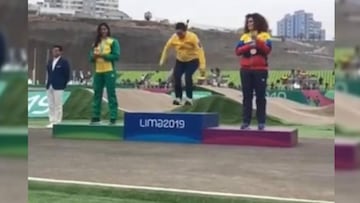 Mariana Pajón y su tierno salto al podio para recibir medalla de oro