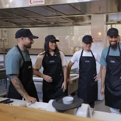 Betis y Sevilla, con la acción social de la Fundación Cruzcampo