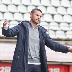 Fran Justo sucede a Alessio Lisci en el banquillo del Mirandés