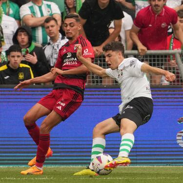 El socio perfecto de Íñigo Vicente. Morante está creciendo esta temporada y aunque luce menos, ante el Mirandés cuajó un gran partido.

