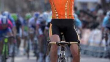 <b>DE LUJO. </b>Samuel sorprendió a los sprinters y ganó en solitario.