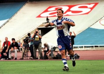 Comenz en las categoras inferiores del Espanyol. En 1997 ya forma parte del primer equipo y debut en la Primera Divisin el 15 de mayo de 1998 ante el Valladolid. Con este equipo gan la Copa del Rey de 2000.