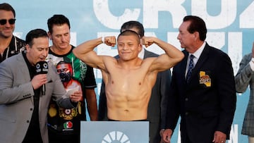 LOS ANGELES, CALIFORNIA - AUGUST 2: Isaac "Pitbull" Cruz poses on the scale during the official weigh-in at LA Live on August 2, 2024 in Los Angeles, California. Cruz and Jose Valenzuela will face each other for the WBA Super Lightweight Title on Saturday at BMO Stadium in Los Angeles, California. Kevork Djansezian/Getty Images/AFP (Photo by KEVORK DJANSEZIAN / GETTY IMAGES NORTH AMERICA / Getty Images via AFP)