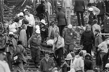 La tragedia de Heysel. Sucesos acontecidos el 29 de mayo de 1985 en el Estadio de Heysel de Bruselas, en Bélgica, en el que murieron 39 aficionados (32 italianos seguidores de la Juventus, cuatro belgas, dos franceses y un británico) a causa de una avalancha de aficionados en los prolegómenos de la final de la Copa de Europa entre el Liverpool y la Juventus de Turín.

