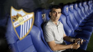 Muñiz, en el banquillos de La Rosaleda.