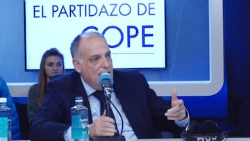 Tebas deja caer que censurarán preguntas a pie de campo y Juanma Castaño le replica