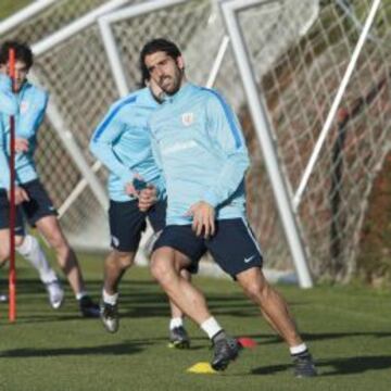 Raúl García llegó para aportar experiencia, toque, potencia y goles. Lleva ya cuatro en Liga, uno en Copa y otro en Europa League. Ha marcado los mismos, tres, en San Mamés y fuera.