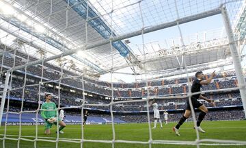 Lucas Boy¨¦ celebra el 0-1 al Real Madrid.