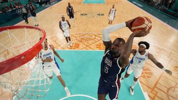 Paris 2024 Olympics - Basketball - Men's Gold Medal Game - France vs United States - Bercy Arena, Paris, France - August 10, 2024. Lebron James of United States in action. Mark Terrill/Pool via REUTERS