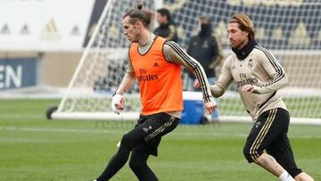 Gareth Bale trains with a bandage.