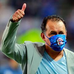 Reynoso, primero en ganar un título como jugador y técnico de Cruz Azul